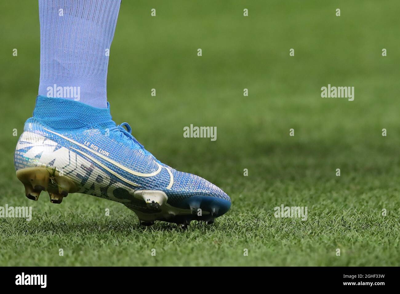 Jordan Lukaku de las botas Nike Mercurial de Lazio con las palabras Le Roi  Lion ( El Rey León ) durante el partido de la Serie A en Giuseppe Meazza,  Milán. Fecha