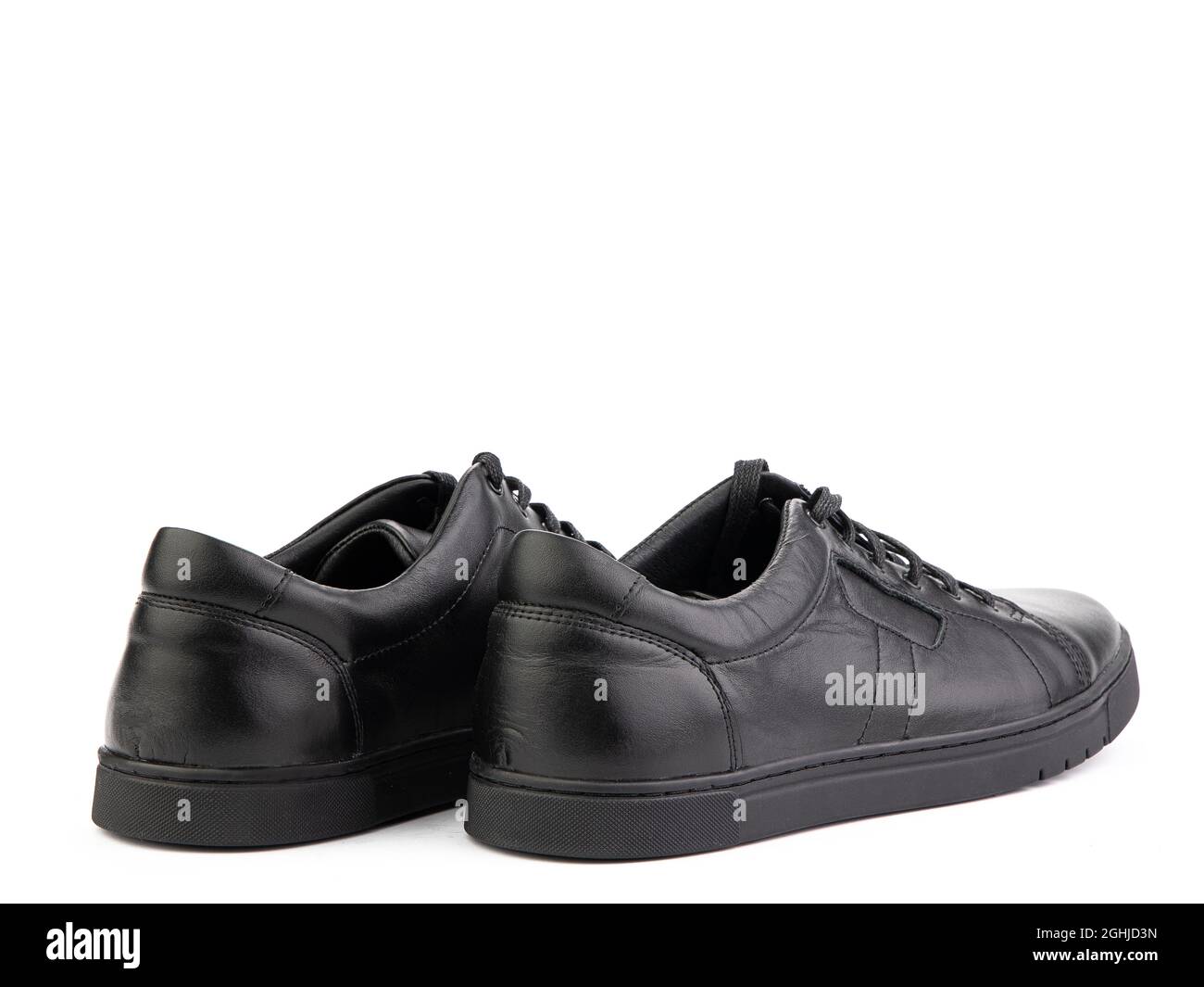 Zapatillas de lona clásicas de piel negra con cordones. Estilo informal  para mujer. Suelas de caucho negro. Primer plano aislado sobre fondo  blanco. Zapatos de moda Fotografía de stock - Alamy