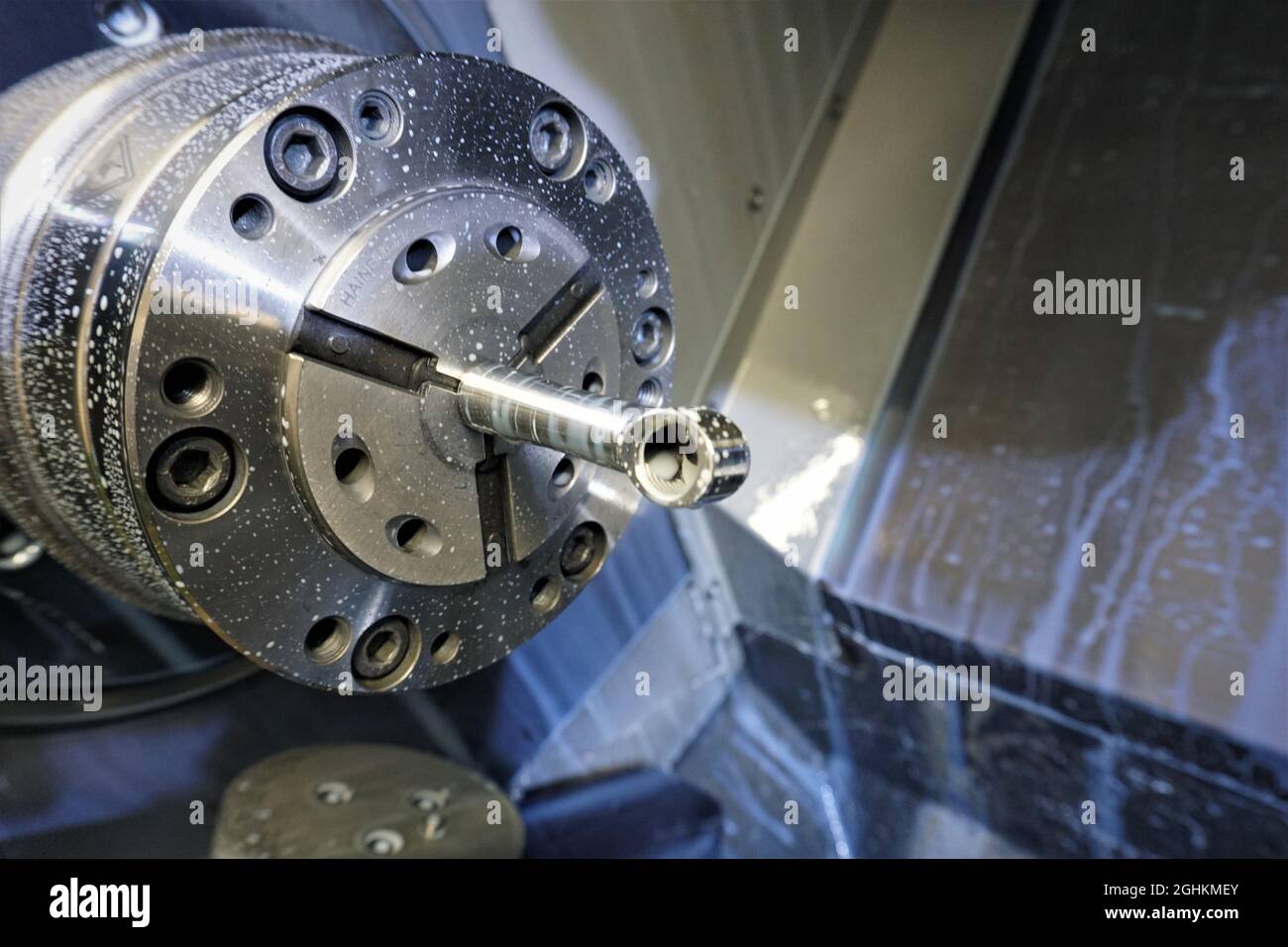 Cnc de torneado de aluminio fotografías e imágenes de alta resolución -  Alamy