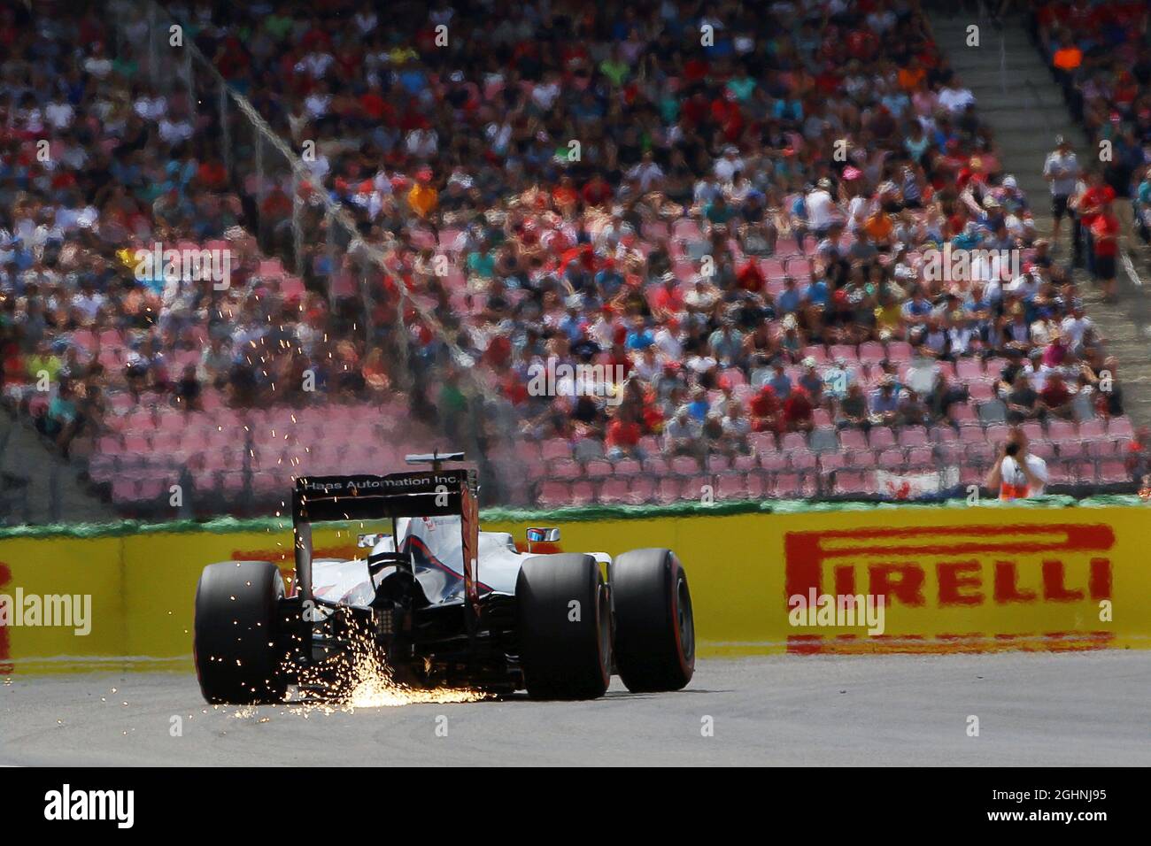 Romain Grosjean (FRA) Haas F1 El equipo VF-16 envía chispas volando. 30.07.2016. Campeonato Mundial Formula 1, Rd 12, Gran Premio de Alemania, Hockenheim, Alemania, Día de calificación. El crédito de la foto debe ser: XPB/Imágenes de la Asociación de Prensa. Foto de stock