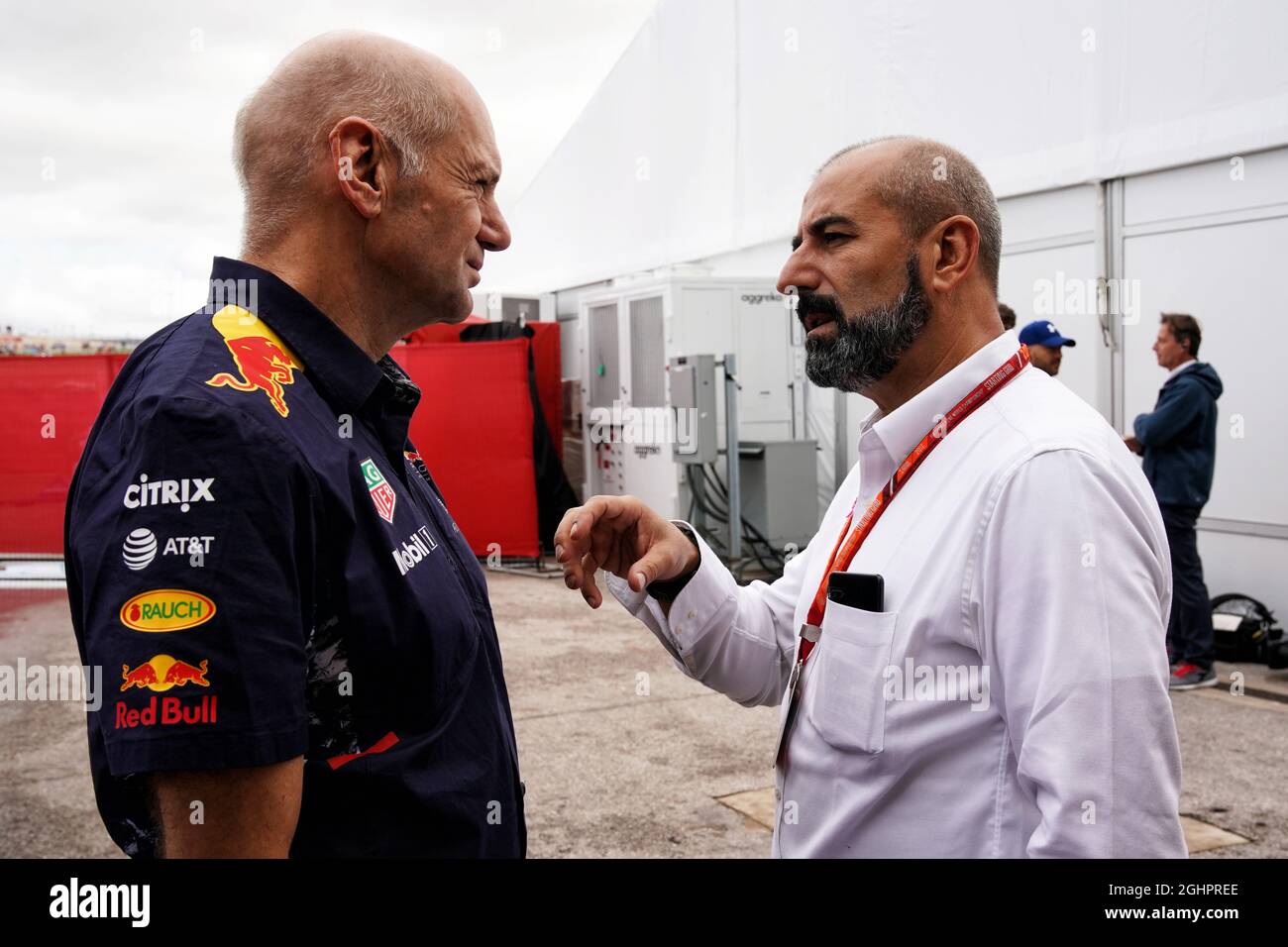 L A R Adrian Newey Gbr Red Bull Racing Director Tecnico Con Ivan Capelli Ita 22 10 17 Campeonato Mundial Formula 1 Rd 17 Gran Premio De Los Estados Unidos Austin Texas Ee Uu Race