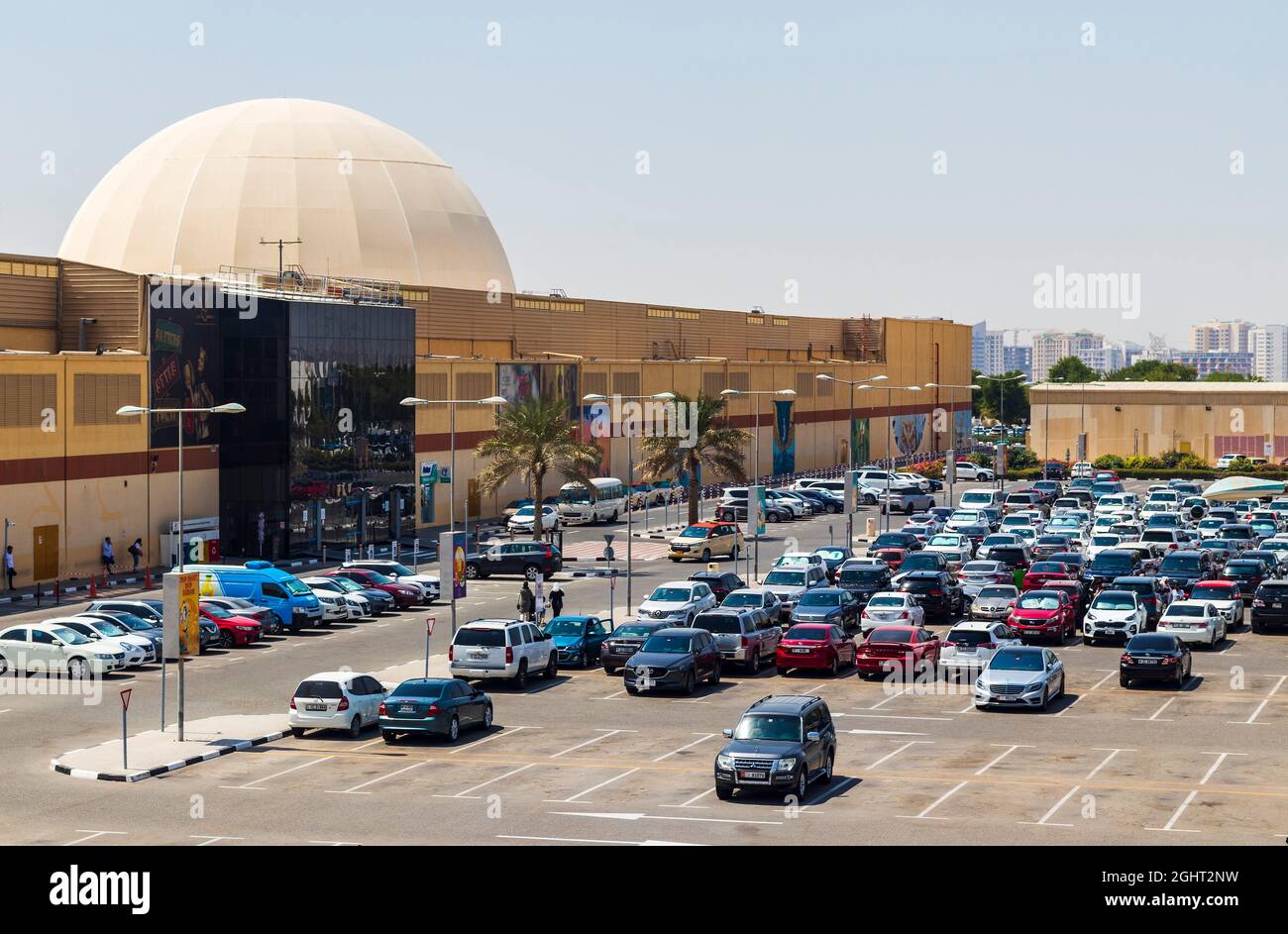 Centro comercial outlet dubai fotografías e imágenes de alta resolución -  Alamy