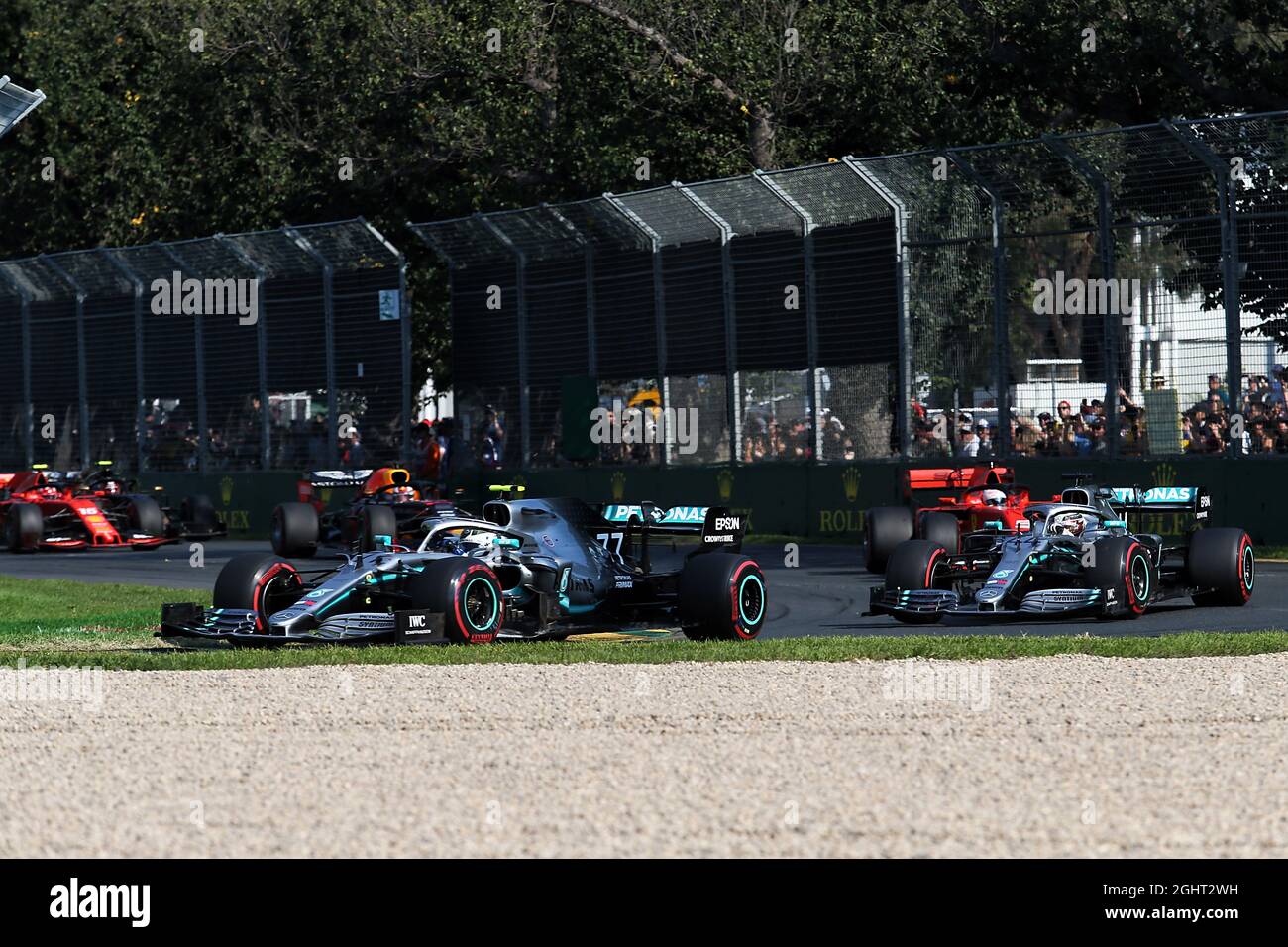 Valtteri Bottas (FIN) Mercedes AMG F1 W10 conduce al comienzo de la carrera.  17.03.2019. Campeonato Mundial Formula 1, Rd 1, Gran Premio de Australia,  Albert Park, Melbourne, Australia, día de la carrera.