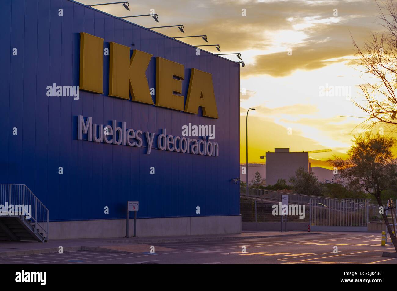 Fachada del centro comercial Ikea al atardecer en Palma de Mallorca  Fotografía de stock - Alamy