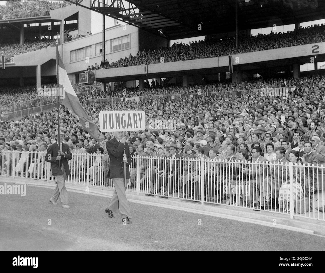 Juegos Olímpicos de Melbourne 1956 El estándar húngaro entra en el