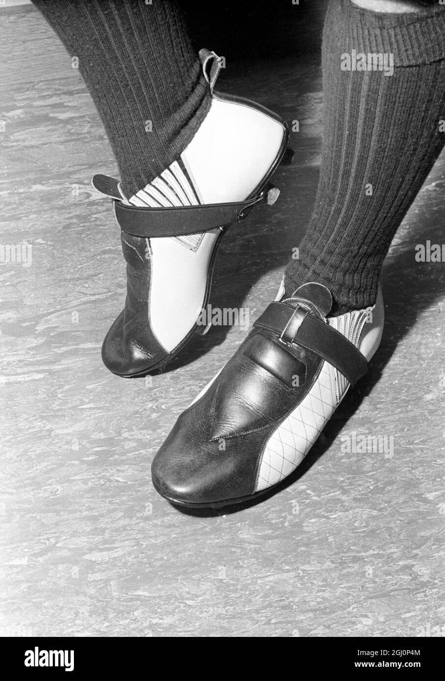 Cordones de bota blanco negro fotografías e imágenes de alta resolución