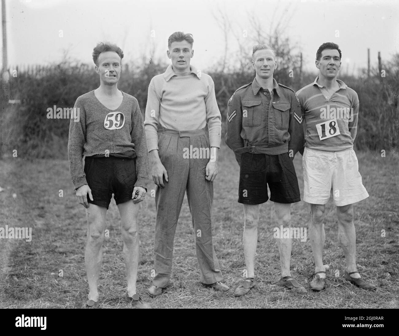 Cross Country Runners De izquierda a derecha -: R.G.G.G.G.G.G.G.E. , D.J..MAIN,G.L.E., J.R.E., J.R.P., A.R.P., A.R.P., A.R.P., A.P., A.P., A.C., A.C.. 10 de septiembre de 1940 Foto de stock
