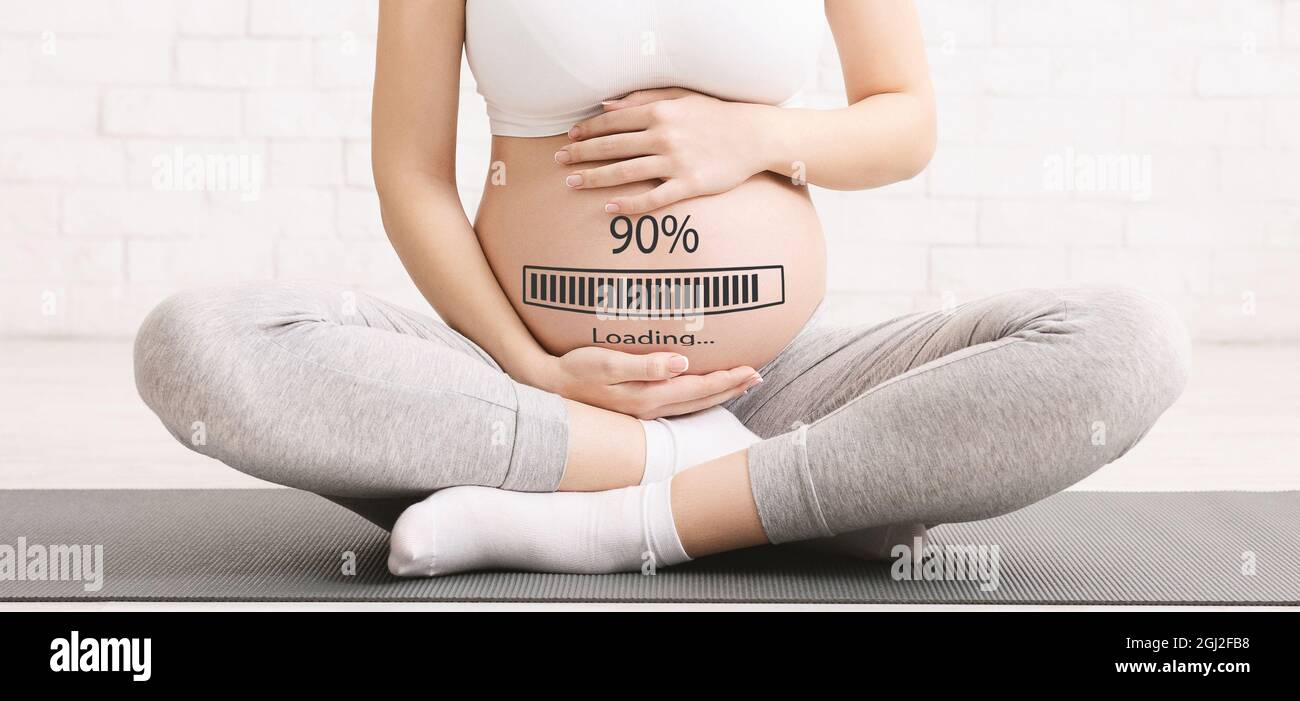 Closeup pregnant woman belly loading fotografías e imágenes de alta  resolución - Alamy