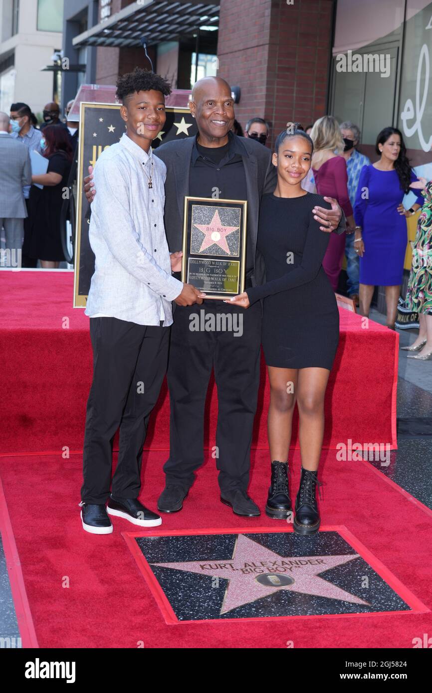 La personalidad de radio Kurt Alexander aka Big Boy (centro) posa con el  hijo Jay Money Alexander (izquierda) y la hija Jaide Chula Alexander  (derecha) en un ceremonia Fotografía de stock -