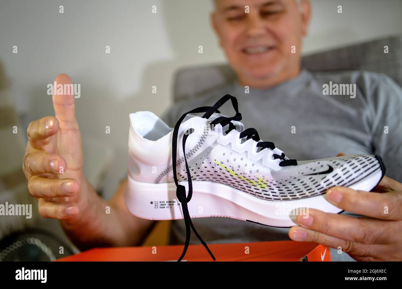 Zapatillas Nike Blancas Fotos e Imágenes de stock - Página 7 - Alamy