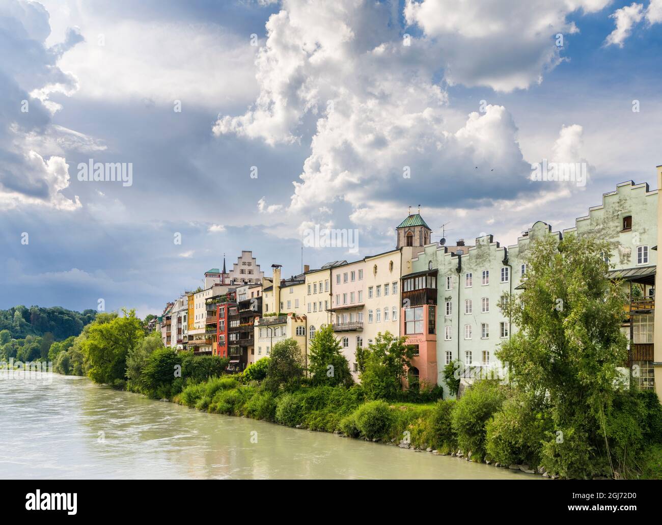 El Famoso Waterfront Y River Inn. El Casco Antiguo Medieval De ...