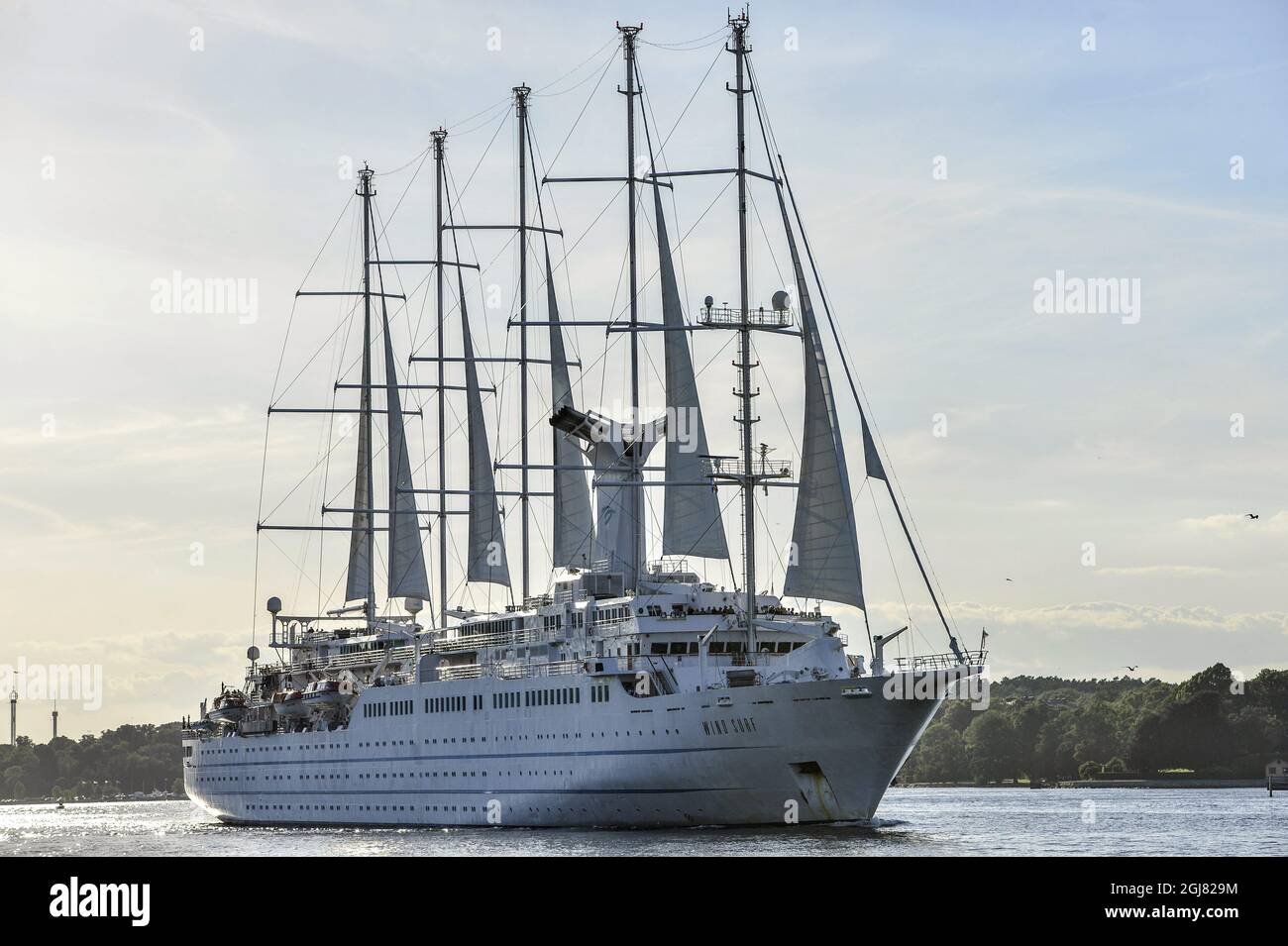 ESTOCOLMO 20130805 El barco de vela más grande del mundo, Wind Surf, es un velero de cinco mástiles. Durante un crucero por el Báltico y el Mar del Norte visitó Estocolmo. Foto: Henrik Montgomery / SCANPIX / kod: 10060 Foto de stock
