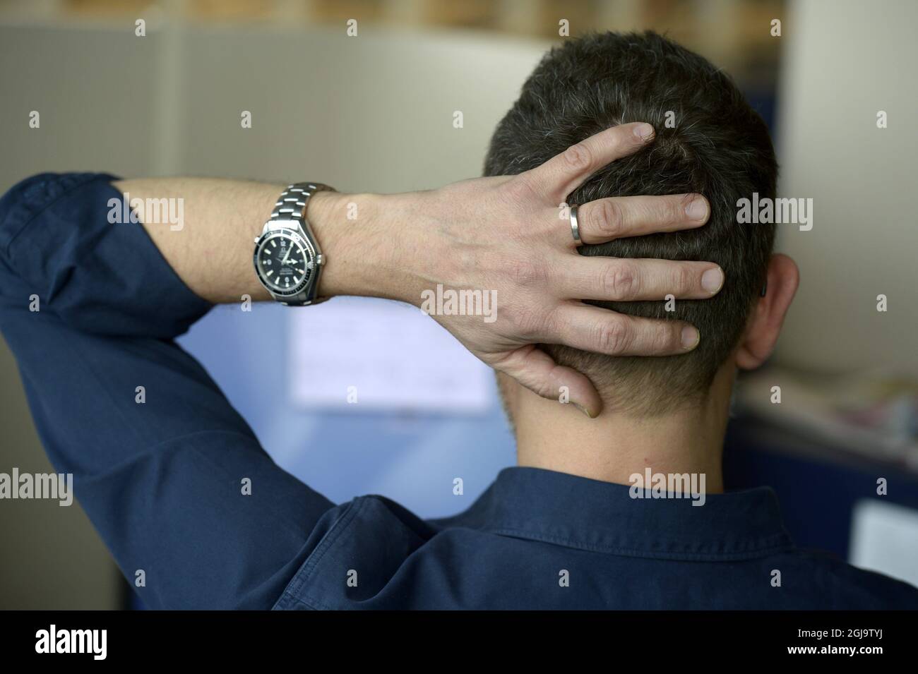 ESTOCOLMO 20150219 A mans mano izquierda , anillo reloj de pulsera, dedos,  pulgar, cuello, orejas Foto: Janerik Henriksson / TT / Kod 10010 Fotografía  de stock - Alamy
