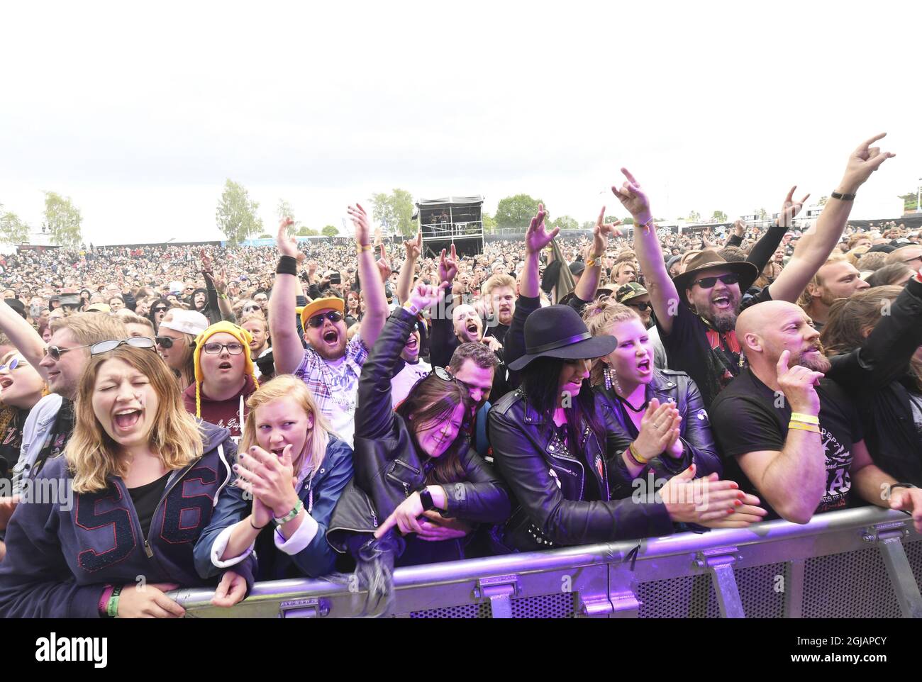 NORJE 20170607 Los amantes de la música son vistos el primer día del 'Festival de Rock de Suecia' en Norje Suecia el miércoles. Foto: Fredrik Sandberg / TT / KOD 10080 swedenrock2017 Foto de stock