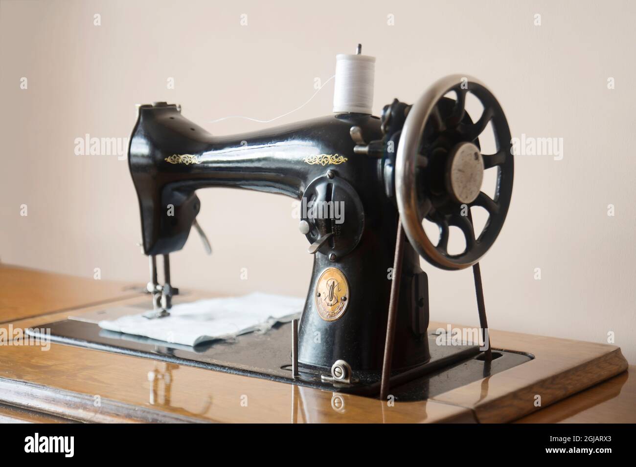 Pedal sewing machine fotografías e imágenes de alta resolución - Alamy