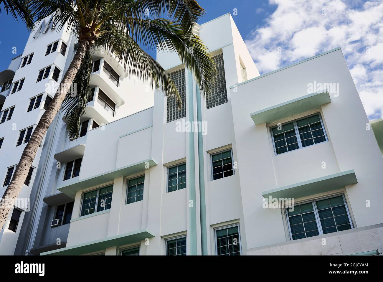 Estados Unidos, Florida, Miami, Miami Beach. Surfcomber Hotel en Collins Ave. El distrito Art Deco en Miami Beach es la colección más grande de arquitectura Art Deco Foto de stock
