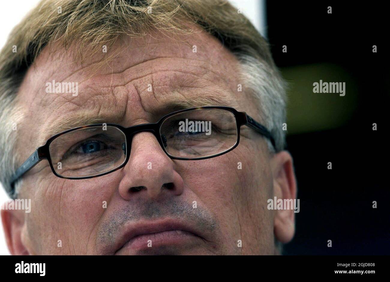 Roland Andersson El sueco 'spy' del equipo inglés habla a la prensa sobre  sus hallazgos Fotografía de stock - Alamy