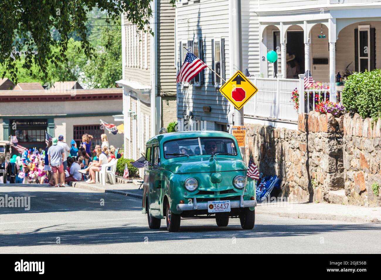 EE.UU., Massachusetts, Cape Ann, Gloucester. Desfile del cuarto de julio, antiguo Crossley Hot Shot de 1940. Foto de stock