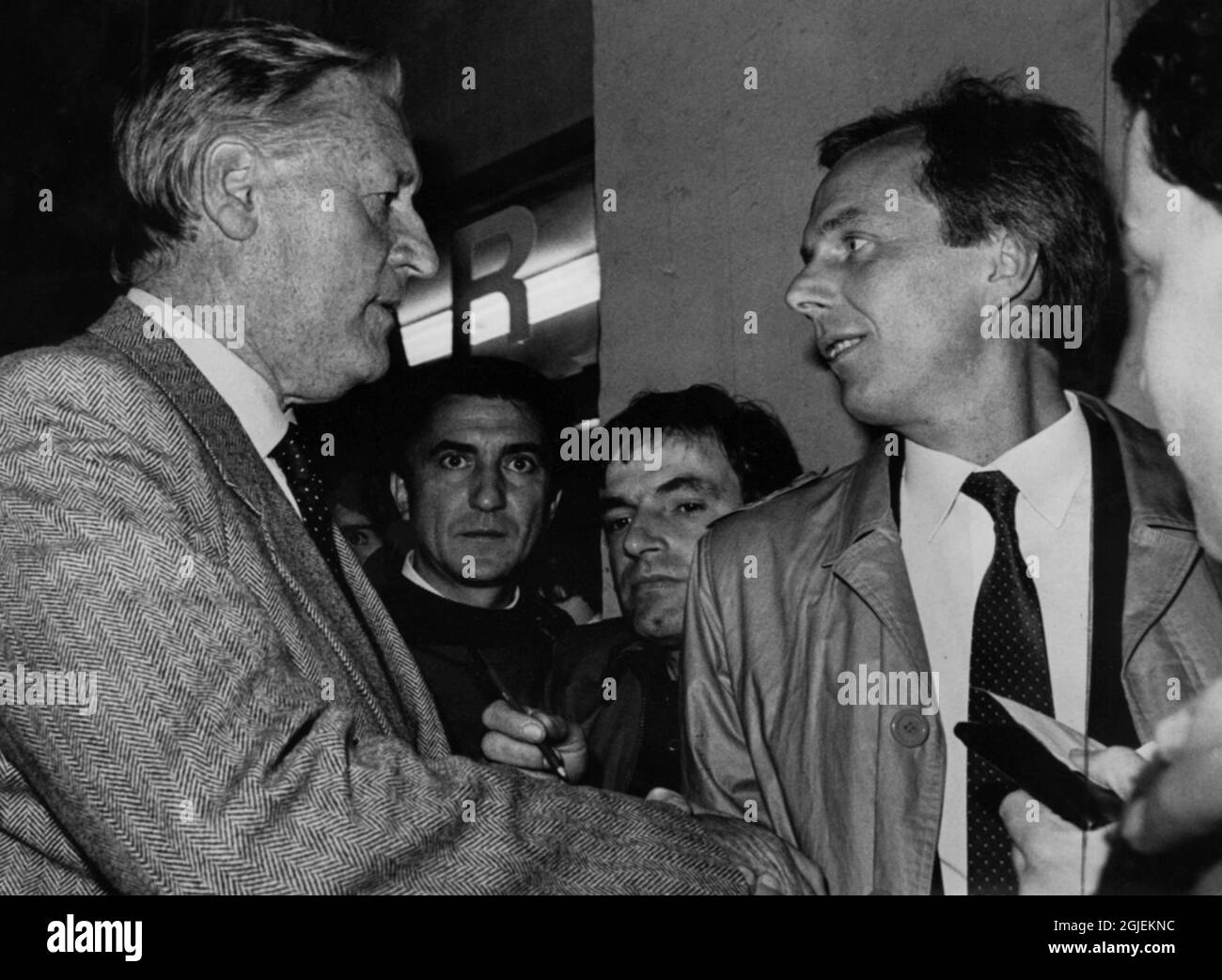 El entrenador del FC Riomas Nils Liedholm y su amigo de mucho tiempo Sven Goran Eriksson durante una reunión Foto de stock