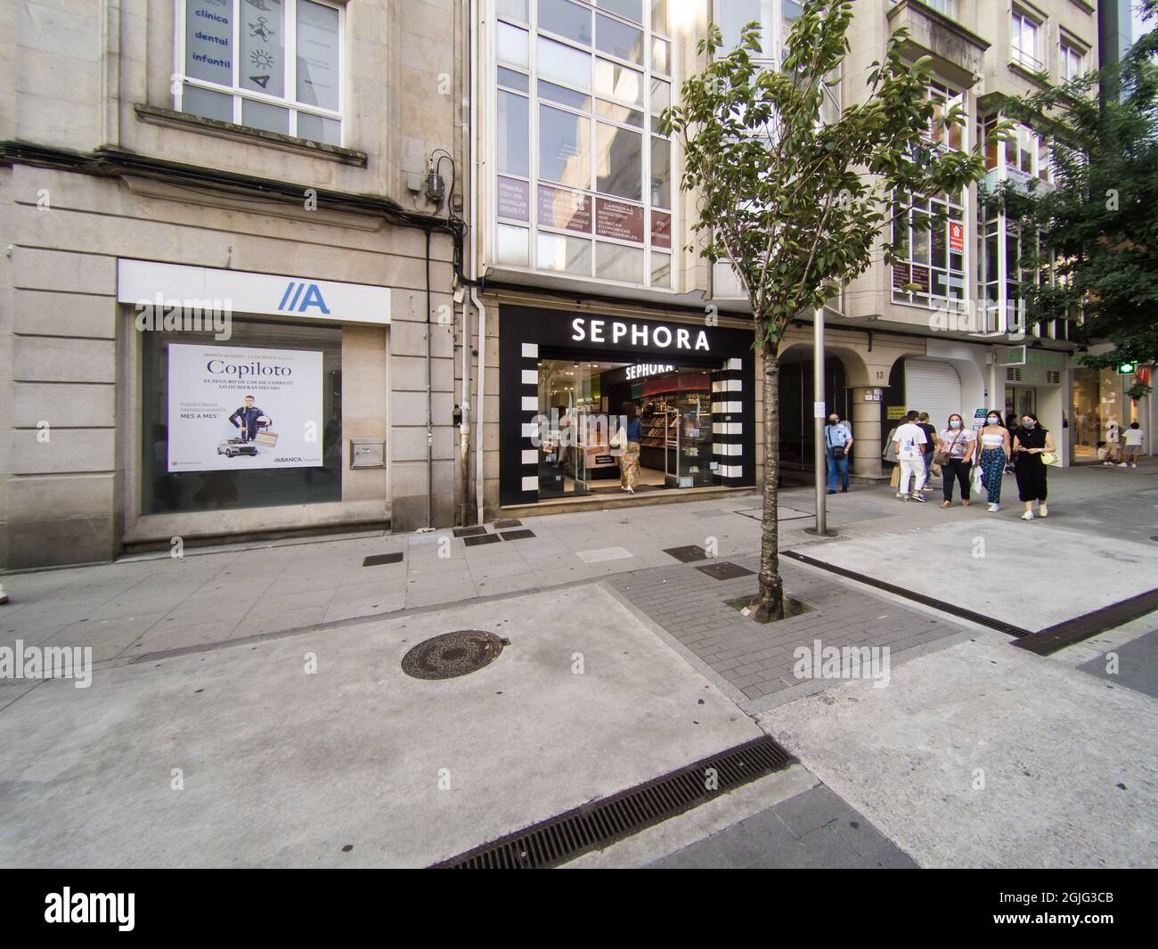 VIGO, ESPAÑA - de agosto de 2021: Fachada de la tienda SEPHORA en Vigo, España Fotografía stock -
