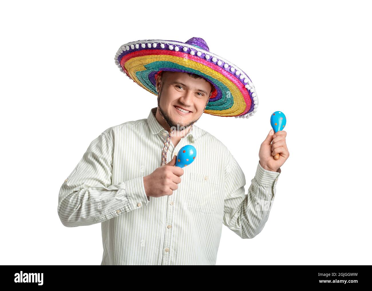Joven mexicano en sombrero sombrero y con maracas sobre fondo blanco  Fotografía de stock - Alamy