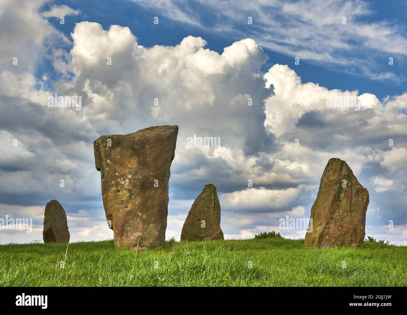 Nine Stone Cierre un círculo de piedra en Harthill Moor cerca de Robin Hood's Stride cerca de Bakewell en el Derbyshire Peak District UK Foto de stock