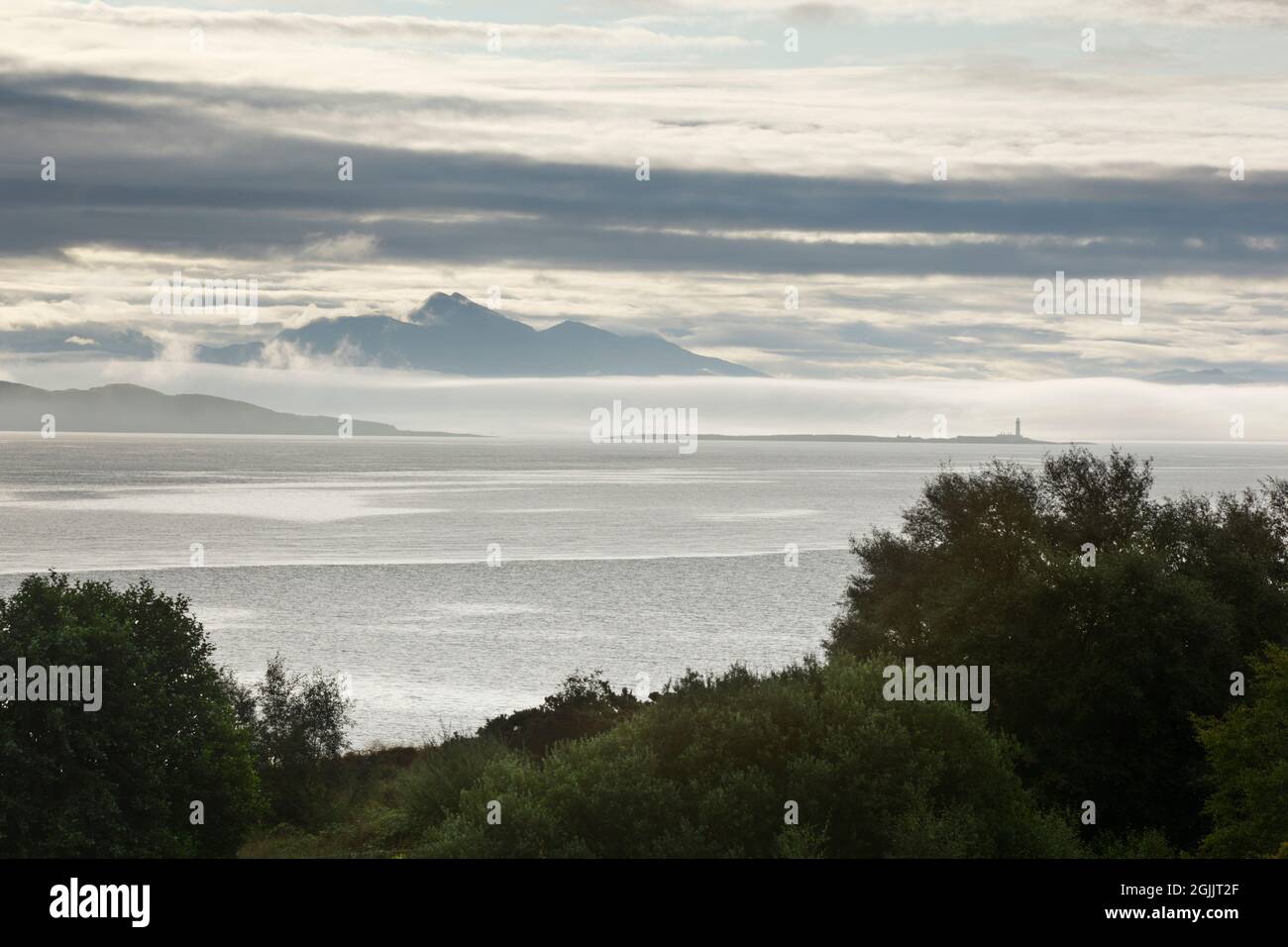 Vea a través del Sonido de Mull hacia Ben Cruachan. Isla de Mull. Argyll y Bute. Escocia, Reino Unido. Foto de stock