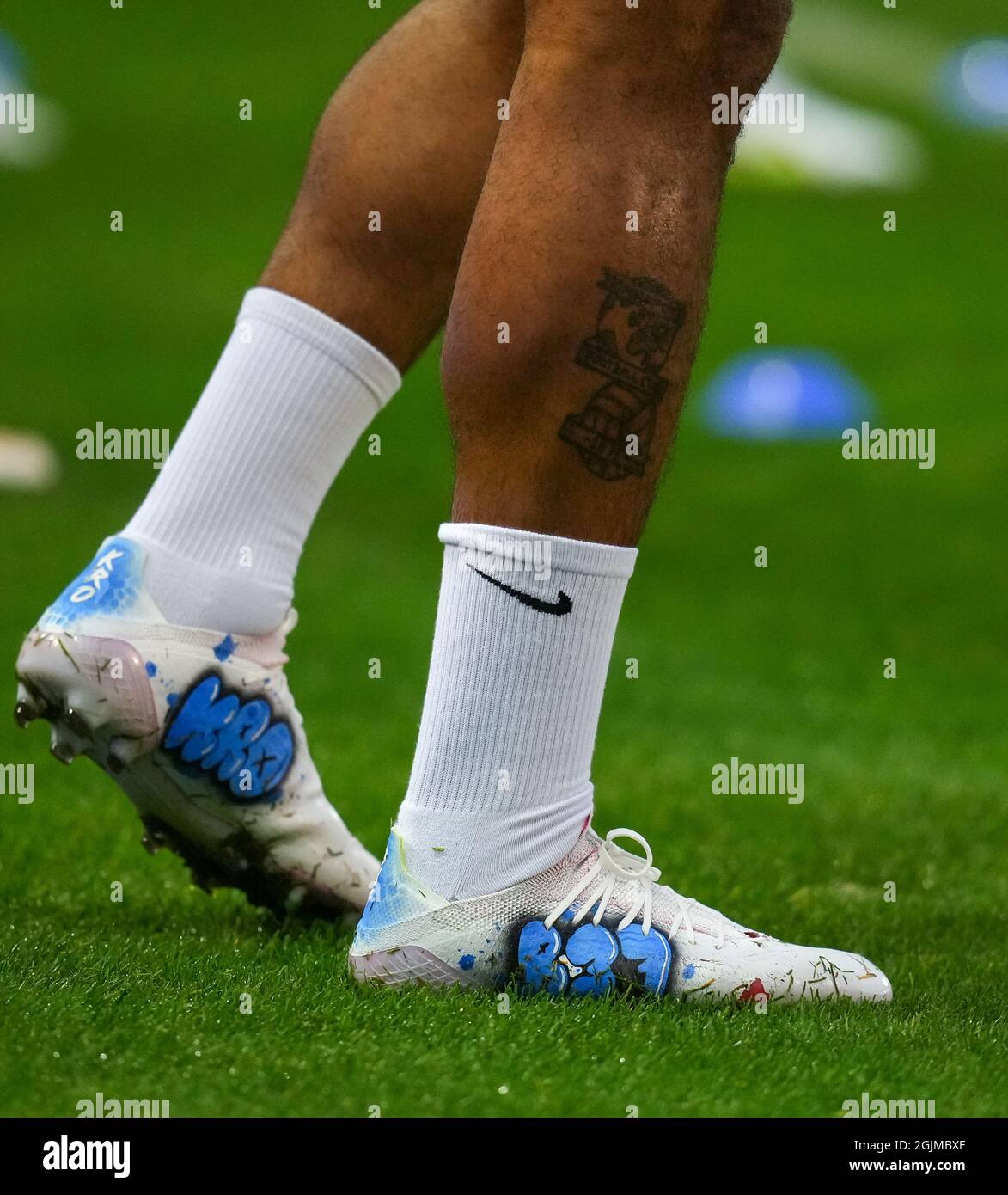 Tattoo football leg fotografías e imágenes de alta resolución - Alamy