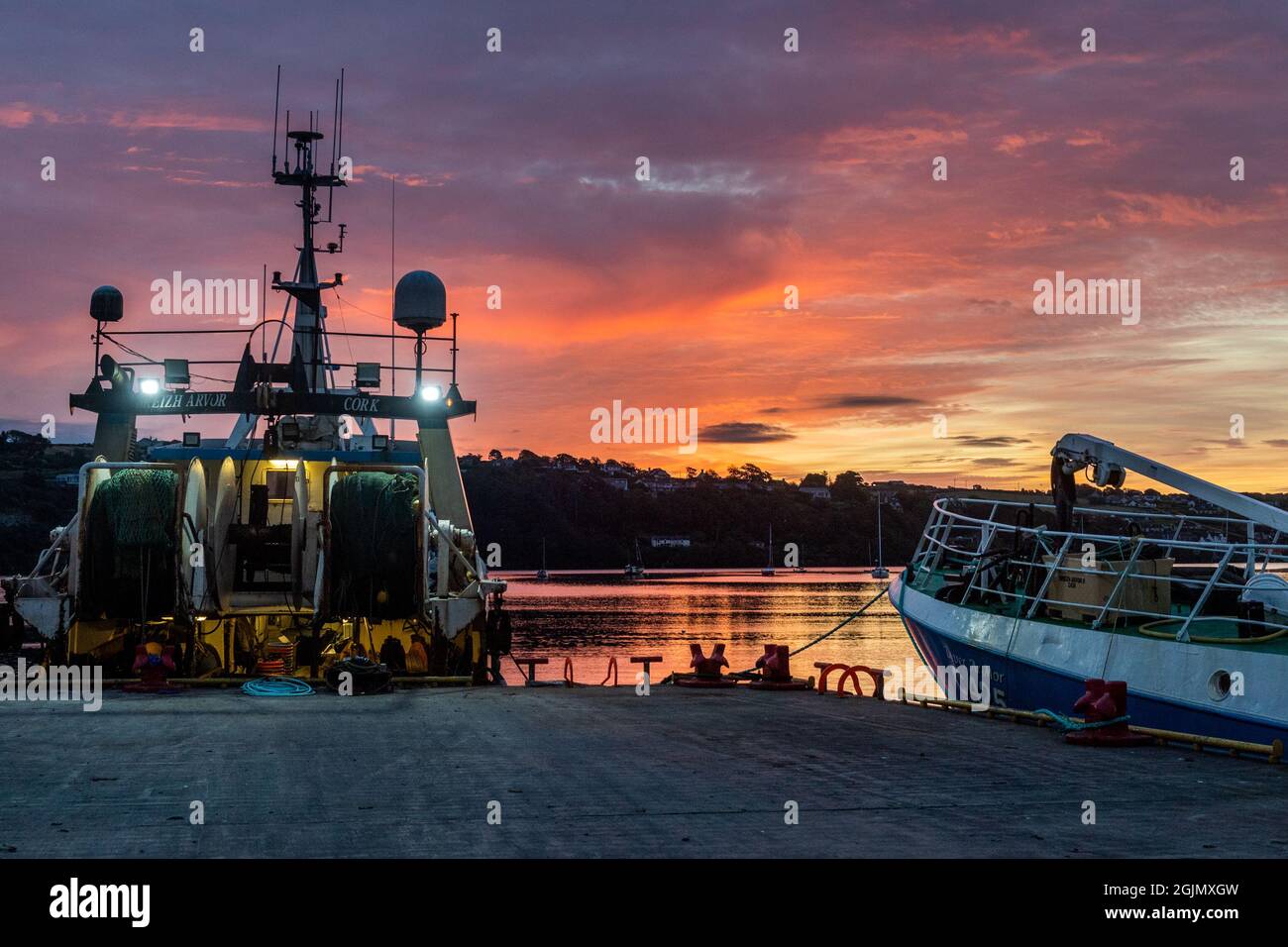 Kinsale, West Cork, Irlanda. 11th de Sep de 2021. El sol se levanta sobre Kinsale en el 20th aniversario de los ataques terroristas de 9/11 en América. Durante los ataques, 2.977 personas fueron asesinadas en los ataques terroristas más letales de la historia mundial. Crédito: AG News/Alamy Live News Foto de stock