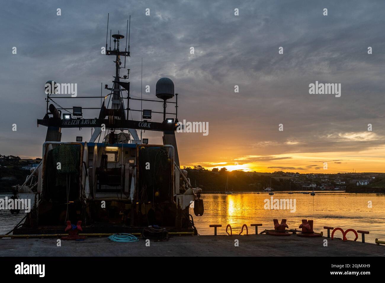 Kinsale, West Cork, Irlanda. 11th de Sep de 2021. El sol se levanta sobre Kinsale en el 20th aniversario de los ataques terroristas de 9/11 en América. Durante los ataques, 2.977 personas fueron asesinadas en los ataques terroristas más letales de la historia mundial. Crédito: AG News/Alamy Live News Foto de stock