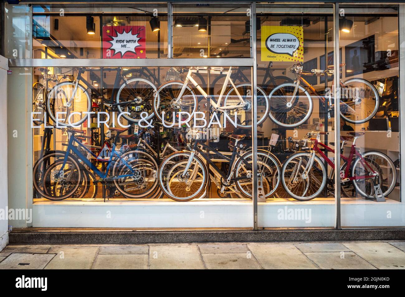 Velorution London Electric Bike Store. Tienda de bicicletas eléctricas y  urbanas - Tienda de bicicletas de la ciudad interna especializada en  bicicletas eléctricas y urbanas. Tienda de bicicletas de Londres Fotografía  de