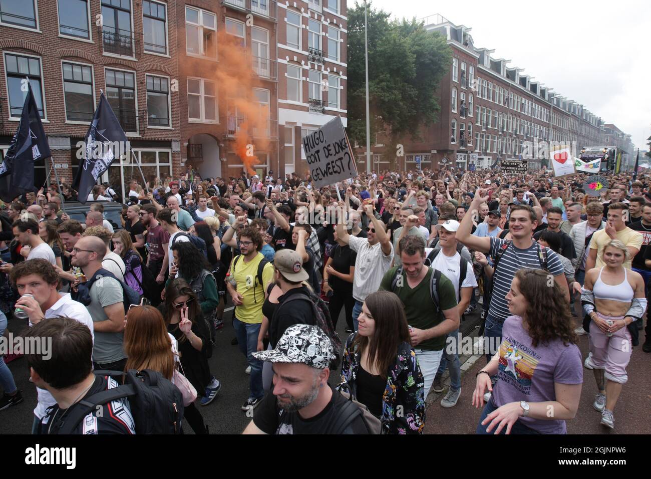 Ámsterdam, Países Bajos. 11th de Sep de 2021. Miles de personas participan  en la marcha 'Unmute Us' protesta contra las restricciones del coronavirus  el 11 de septiembre de 2021 en Amsterdam, Países