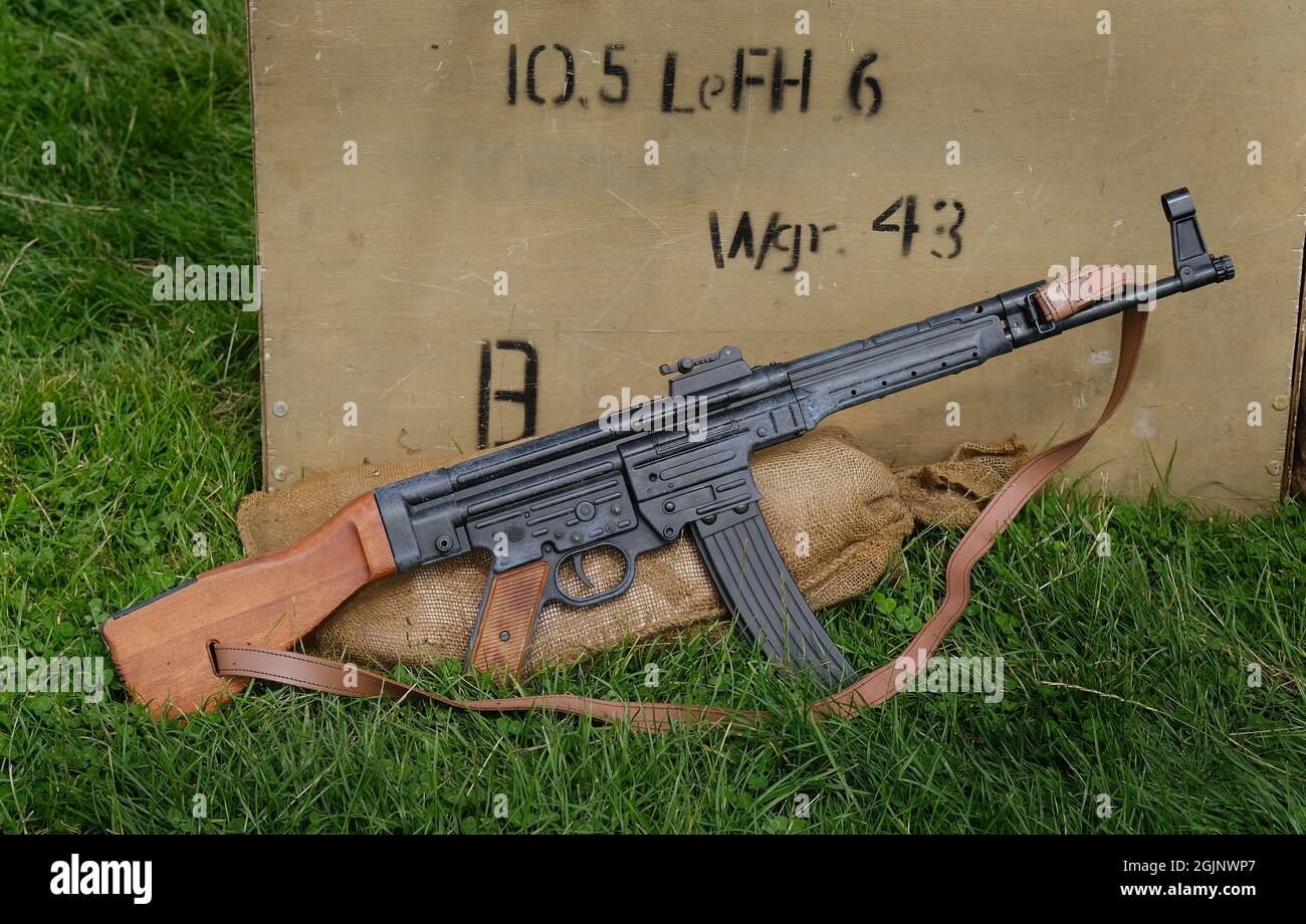 El StG 44 (abreviatura de Sturmgewehr 44, 'rifle de asalto 44') es un fusil de asalto de fuego selectivo alemán desarrollado por Hugo Schmeisser durante la Segunda Guerra Mundial. Foto de stock
