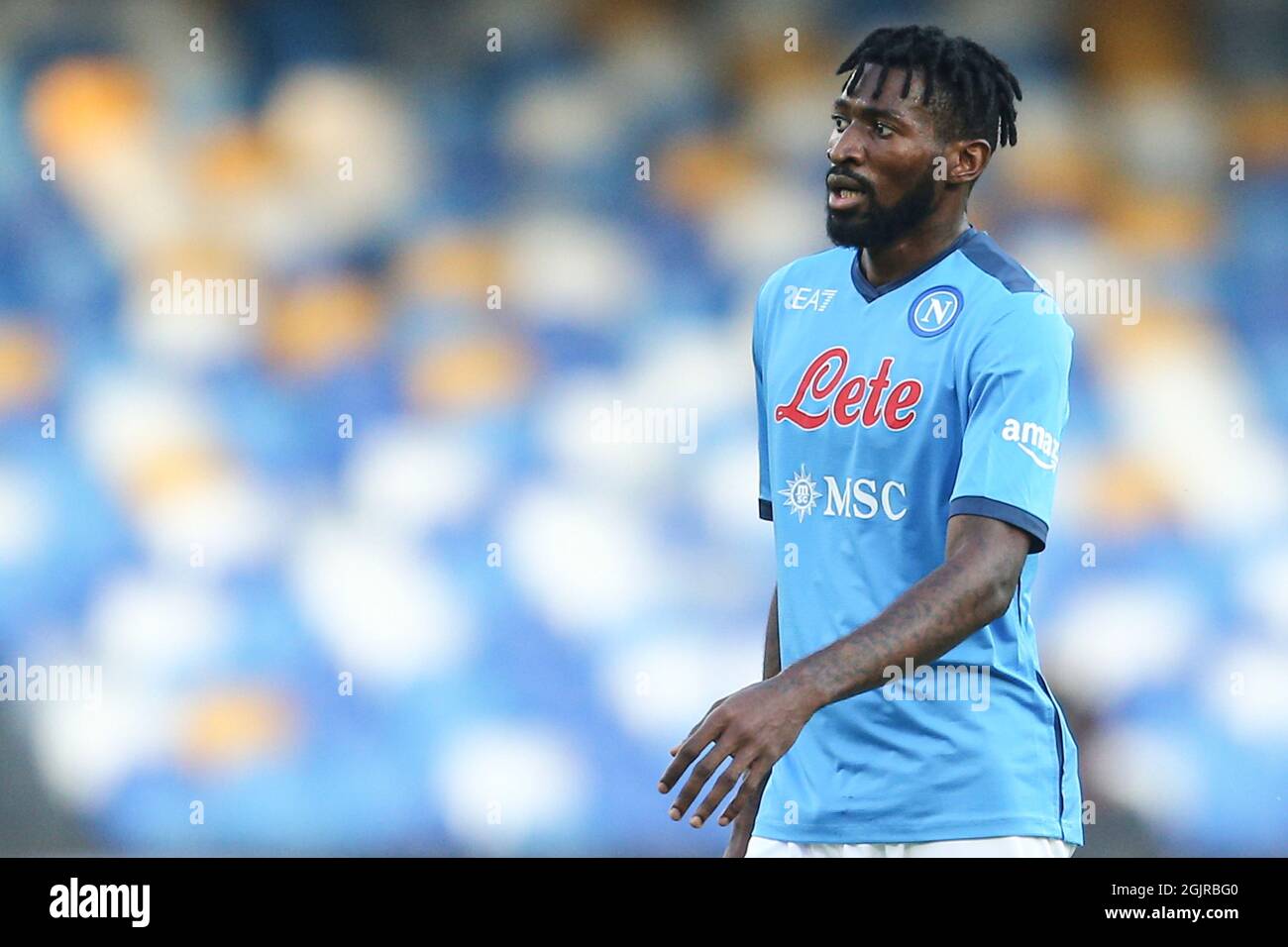 El Delantero Camerunes Del Ssc Napoli Andre Zambo Anguissa Durante La Serie A Entre El Ssc Napoli Y El Juventus Fc En El Estadio Diego Armando Maradona Napoles Italia El 11 De