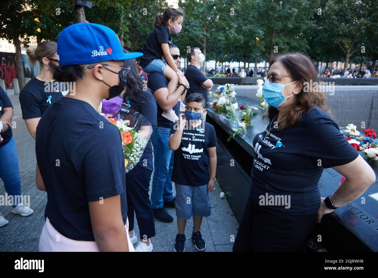 Las víctimas, los miembros de la familia, los primeros respondedores y el público conmemoran los ataques terroristas de 9/11 en el Monumento Nacional de Septiembre en el 20th aniversario del ataque terrorista del 11 de septiembre de 2001 contra el World Trade Center y el Pentágono en Nueva York, Nueva York, el sábado 11 de septiembre de 2021.Crédito: Allan Tannenbaum para CNP/MediaPunch Foto de stock