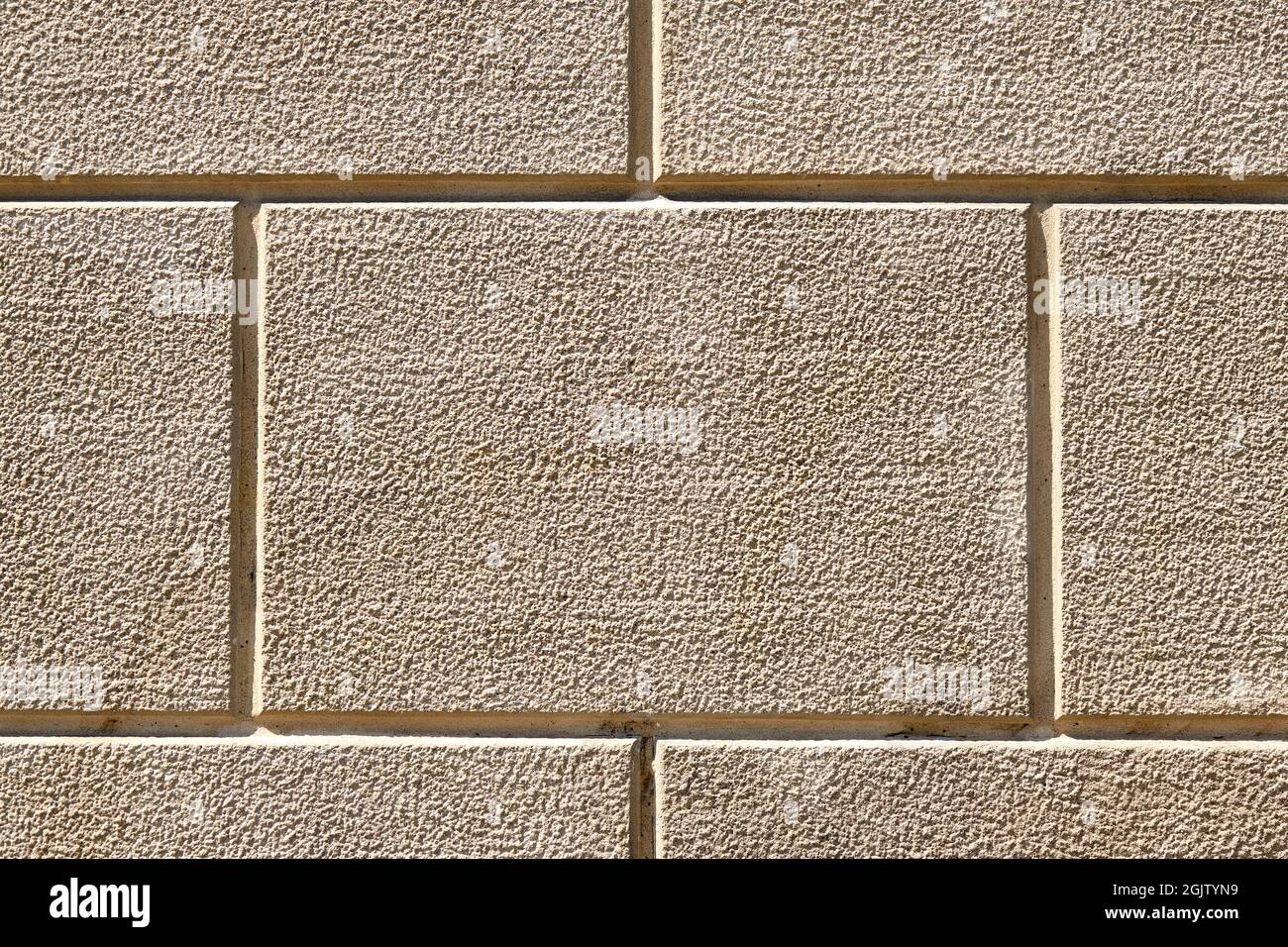 Fondo de una pared con losas de piedra beige rectangular Fotografía de