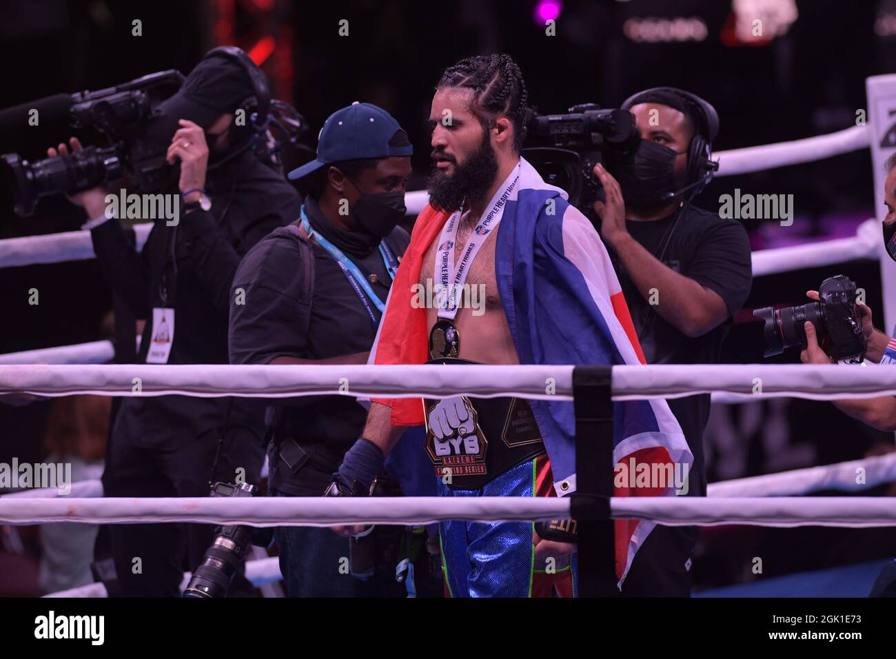 Miami, Estados Unidos de América. 12th de Sep de 2021. MIAMI, FL - SEPTIEMBRE 11: Combatientes Jomi 'El Arcangel' Escoboza derrota a Rene 'White Boy' Rodriguez n el campeonato BYB Cruiserweight en el 'BYB Extreme Barejuk Brawl by the River' en el Triángulo Anillo en James L. Knight Center el 11 de septiembre de 2021 en Miami, Florida. Personas: Jomi Escoboza, Rene Rodriguez Crédito: Storms Media Group/Alamy Live News Foto de stock