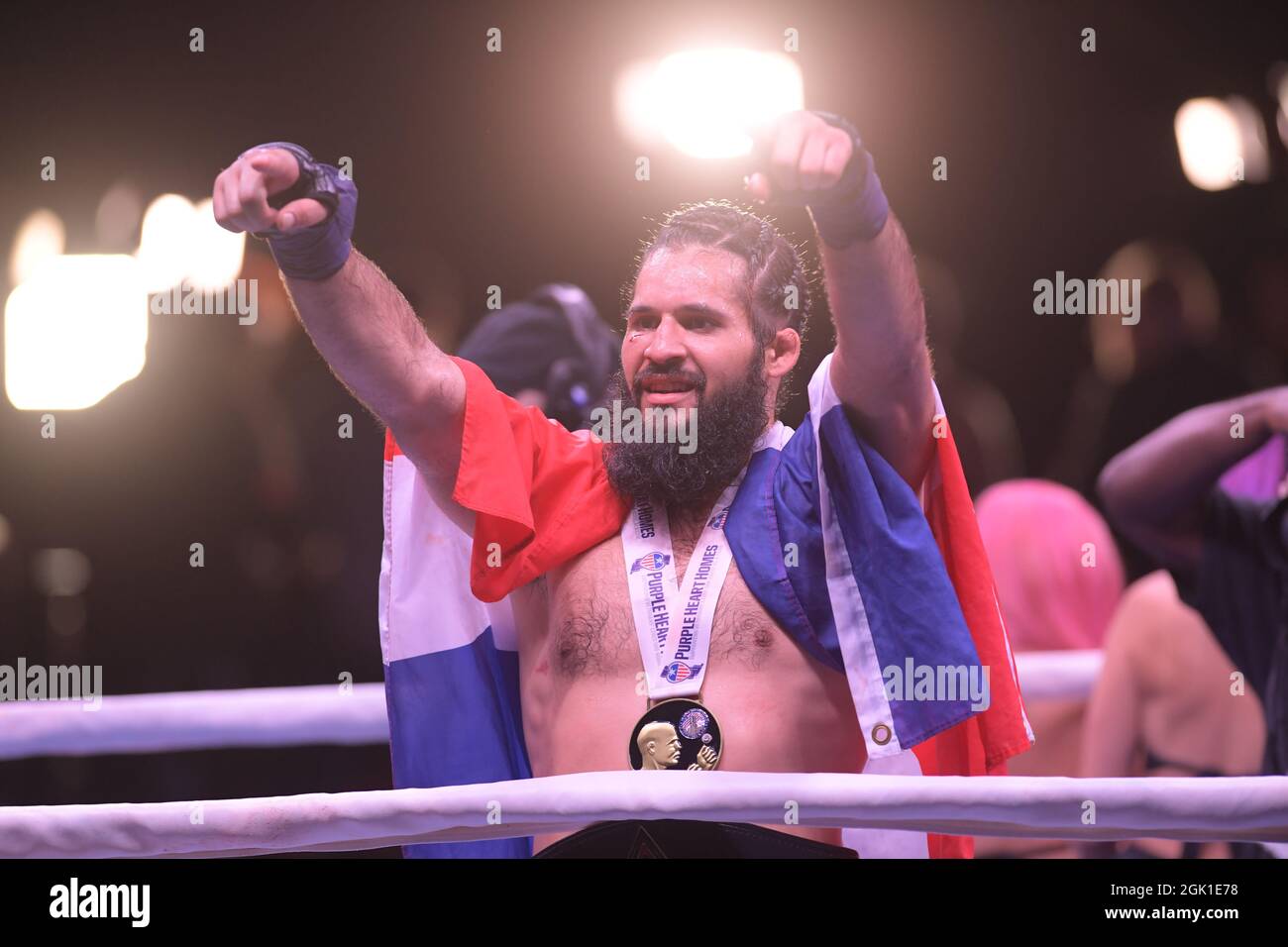 Miami, Estados Unidos de América. 12th de Sep de 2021. MIAMI, FL - SEPTIEMBRE 11: Combatientes Jomi 'El Arcangel' Escoboza derrota a Rene 'White Boy' Rodriguez n el campeonato BYB Cruiserweight en el 'BYB Extreme Barejuk Brawl by the River' en el Triángulo Anillo en James L. Knight Center el 11 de septiembre de 2021 en Miami, Florida. Personas: Jomi Escoboza, Rene Rodriguez Crédito: Storms Media Group/Alamy Live News Foto de stock