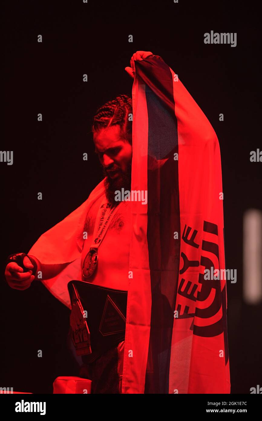 Miami, Estados Unidos de América. 12th de Sep de 2021. MIAMI, FL - SEPTIEMBRE 11: Combatientes Jomi 'El Arcangel' Escoboza derrota a Rene 'White Boy' Rodriguez n el campeonato BYB Cruiserweight en el 'BYB Extreme Barejuk Brawl by the River' en el Triángulo Anillo en James L. Knight Center el 11 de septiembre de 2021 en Miami, Florida. Personas: Jomi Escoboza, Rene Rodriguez Crédito: Storms Media Group/Alamy Live News Foto de stock