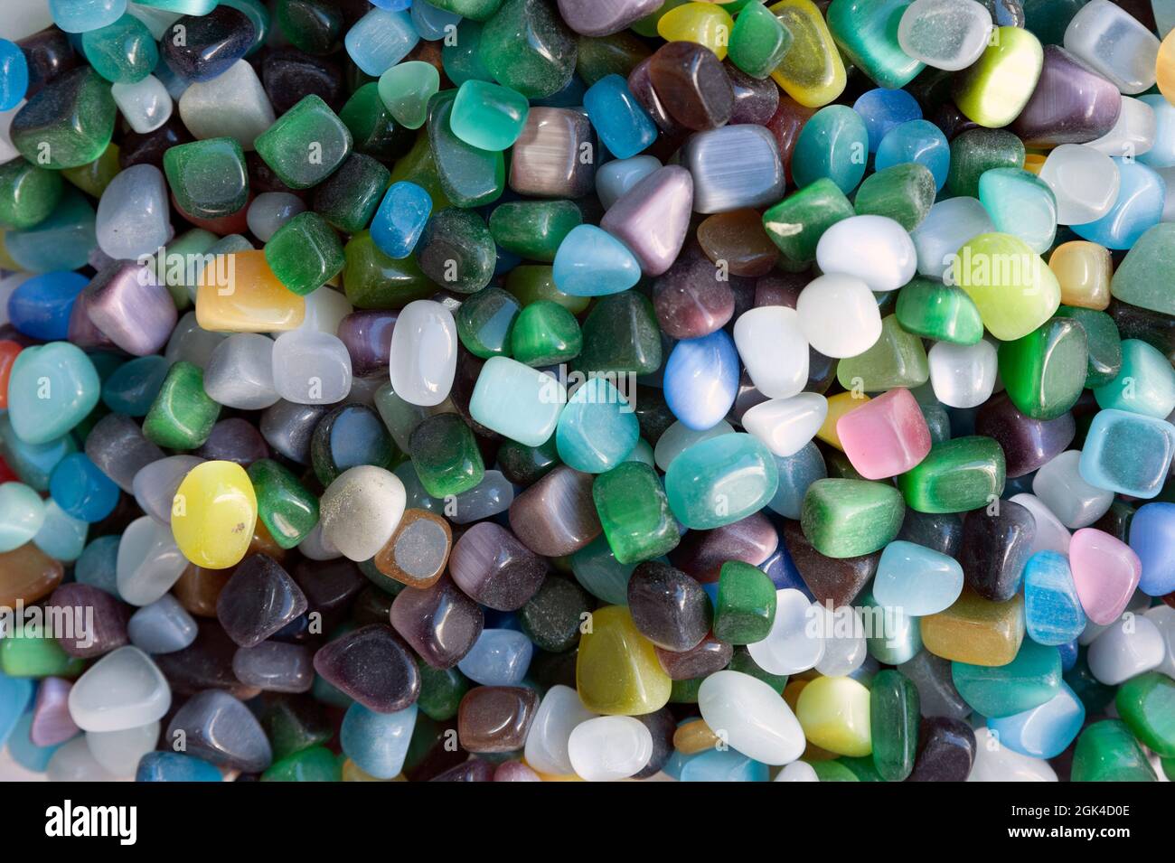 Piedra natural, piedras curativas, piedras coloreadas, adornos de piedra  Fotografía de stock - Alamy