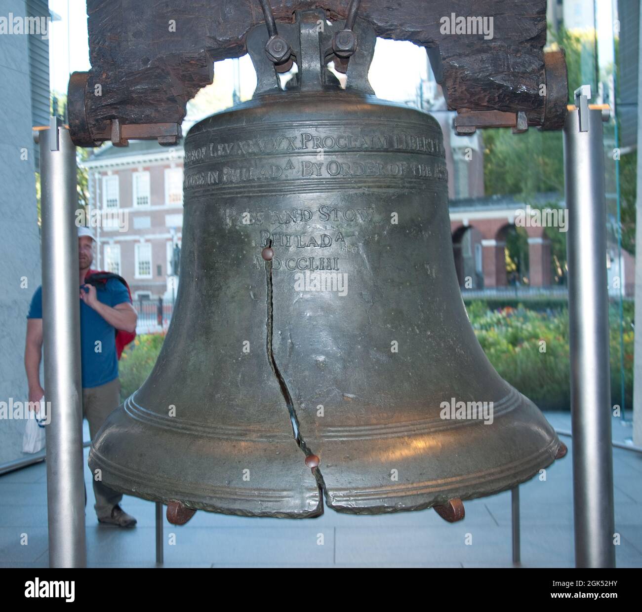 Liberty Bell, Filadelfia, Pensilvania. Liberty Bell con una grieta grande. La campana fue sonada en la firma de la Independencia. Foto de stock