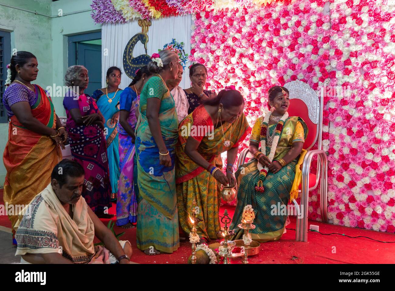Tamil Nadu, India - 12th de septiembre de 2021: El Ritushudddhi o Ritu Kala Samskara es la ceremonia que celebra la transición de una niña a la mujer. Esto Foto de stock