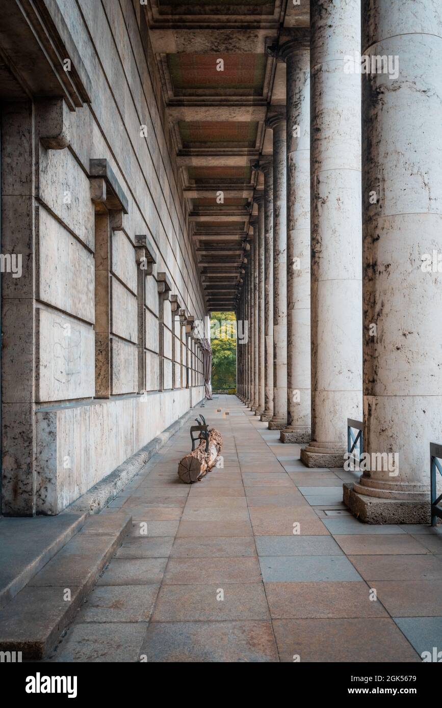 Columnas en el Museo de Arte Haus der Kunst - Munich, Baviera, Alemania Foto de stock