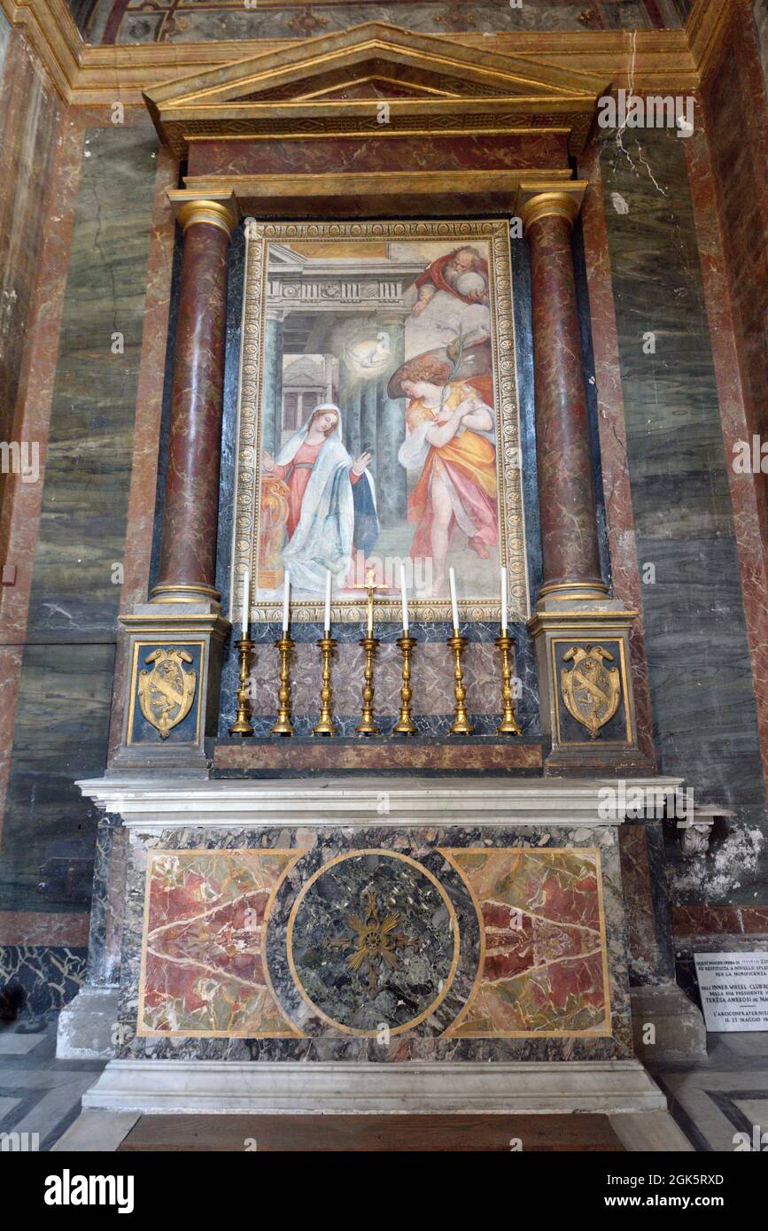 italia, roma, trastevere, iglesia renacentista de santa maria dell'orto, capilla de la Anunciación, pintura de federico zuccari (1561 d.C.) Foto de stock