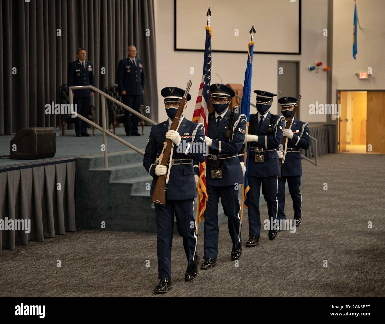 La Guardia de Honor de Barksdale hace una aparición en la jubilación del Coronel Stookey, subdirector del Comando de Huelga Global de la Fuerza Aérea de EE.UU. De operaciones y comunicaciones y oficial principal de información, en la Base de la Fuerza Aérea de Barksdale, Louisiana, 13 de agosto de 2021. Stookey sirvió honrosamente por más de 36 años. Foto de stock
