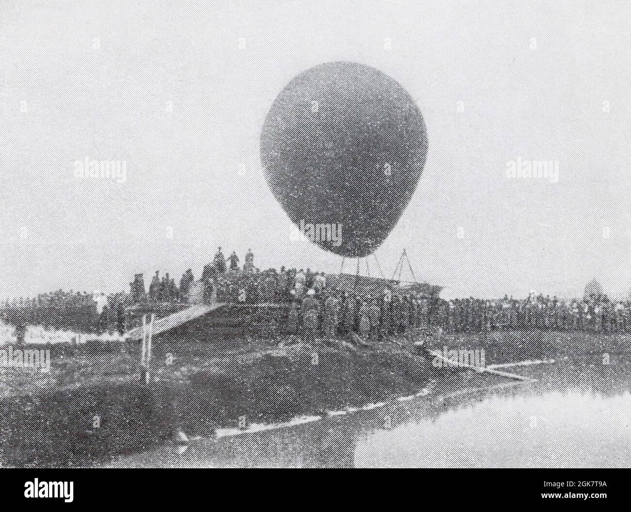 El ascenso del globo ruso el 7 de agosto de 1888, en el que Dmitri Mendeleev voló para observar un eclipse solar. Foto de stock