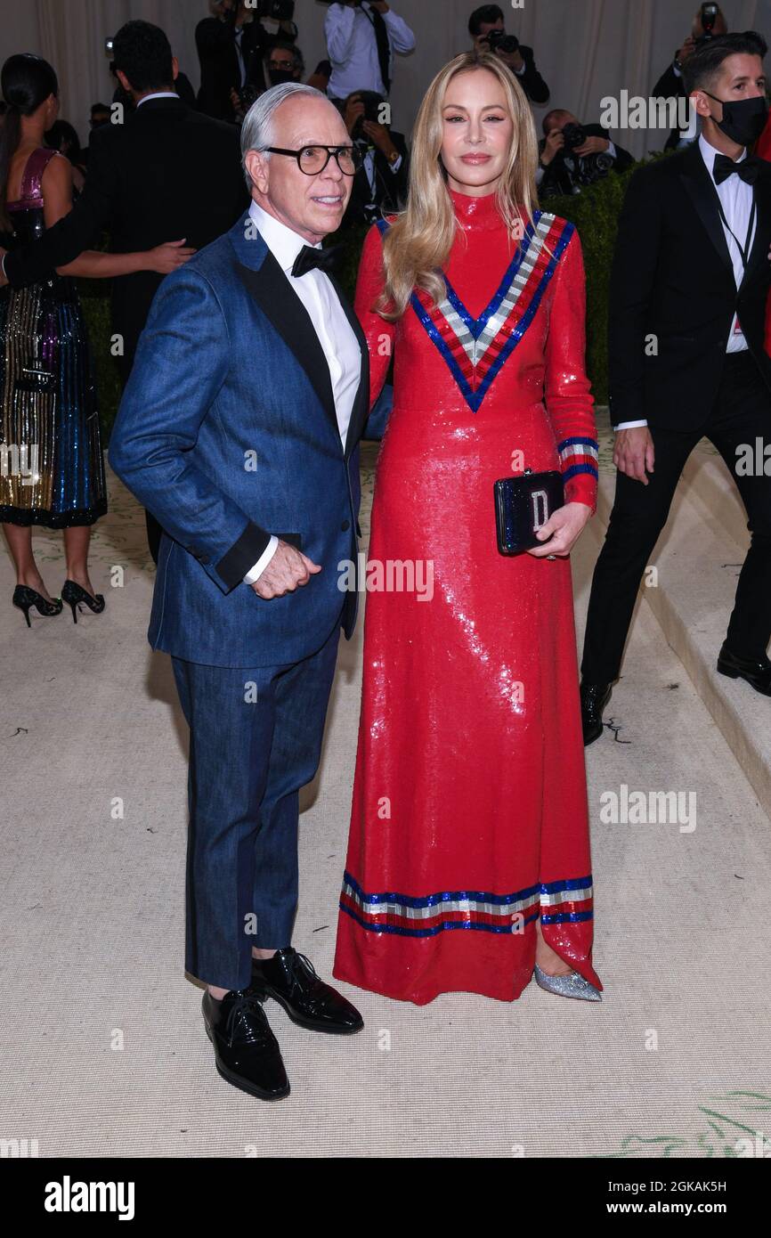 Nueva York, Estados Unidos. 13th de Sep de 2021. Tommy Hilfiger y Dee  Ocleppo caminando sobre la alfombra roja en la Gala del Instituto de Trajes  del Museo Metropolitano de Arte 2021