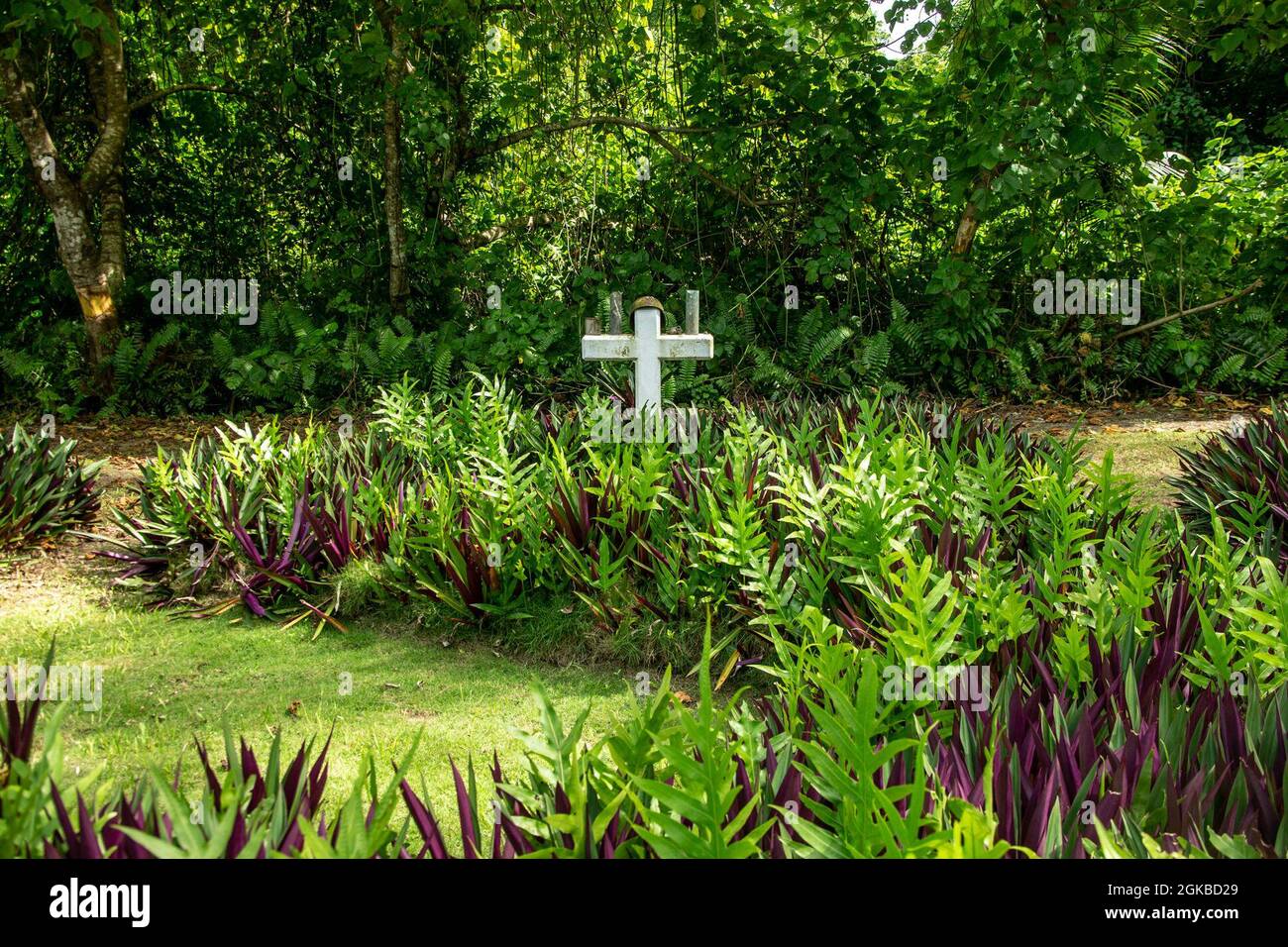 Un monumento conmemorativo construido para honrar a los soldados de 81st de la División de Infantería del Ejército de los Estados Unidos que lucharon durante la Segunda Guerra Mundial en la Isla de Peleliu, República de Palau, 3 de marzo de 2021. El MEU de 31st opera a bordo de buques del Escuadrón Anfibio 11 en el área de operaciones de la flota de 7th para mejorar la interoperabilidad con aliados y socios y servir como una fuerza de respuesta lista para defender la paz y la estabilidad en la región del Indo-Pacífico. Foto de stock