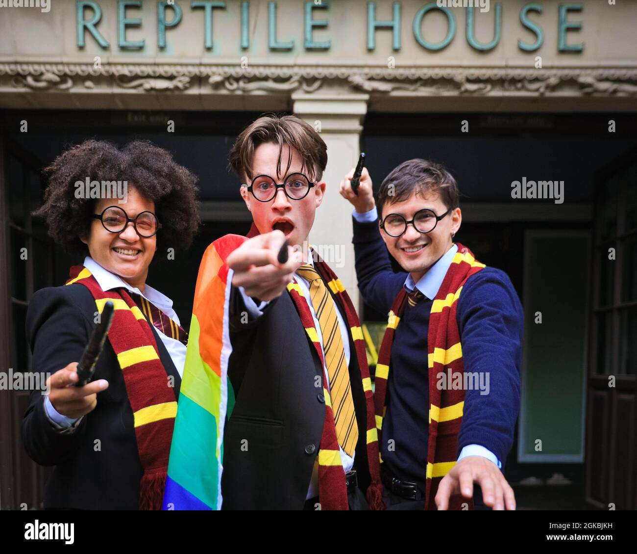Mareo Karu Descarga Londres, Reino Unido. 14th de Sep de 2021. El aclamado elenco original de  'Dumbledore is So Gay' volverá a servir a la nostalgia de Harry Potter en  el Pleasance Theatre este mes (