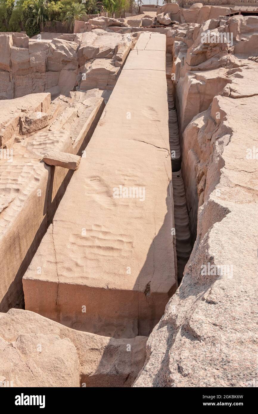 El Obelisco sin terminar, el obelisco más pesado jamás cortado en el Antiguo Egipto en la ciudad de Aswan. Foto de stock